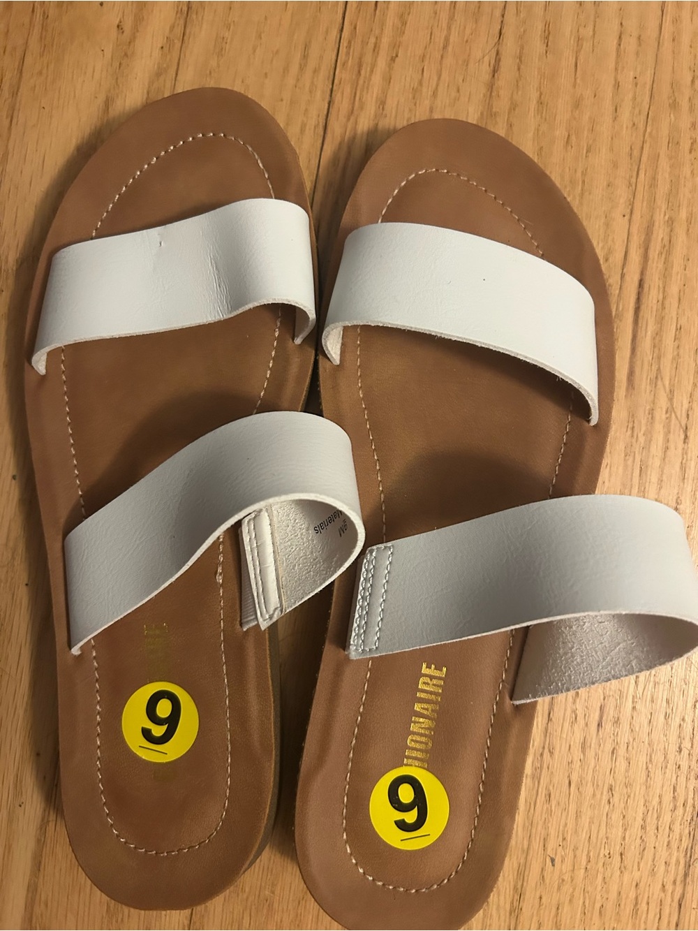Cushionaire sandals women’s size 9